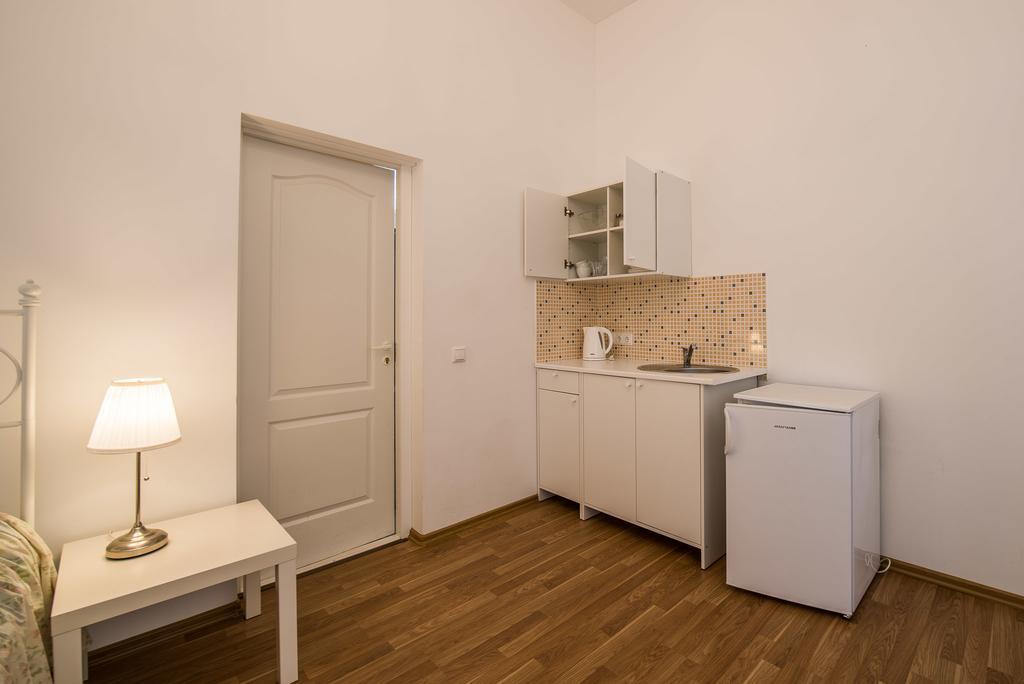 Apartment White Amber
