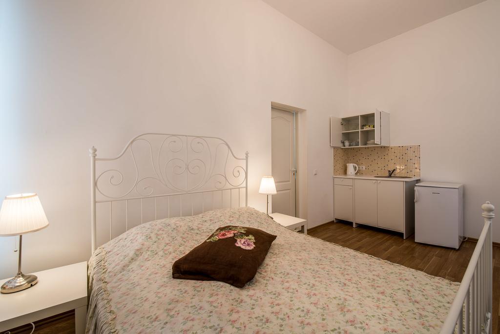 Apartment White Amber *